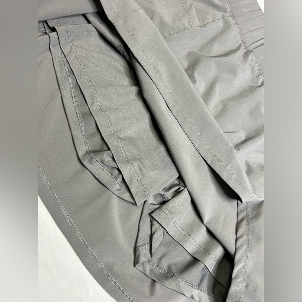 Ladies gray Realtree fishing skort with pockets XXL. SKU A39 - Picture 3 of 5